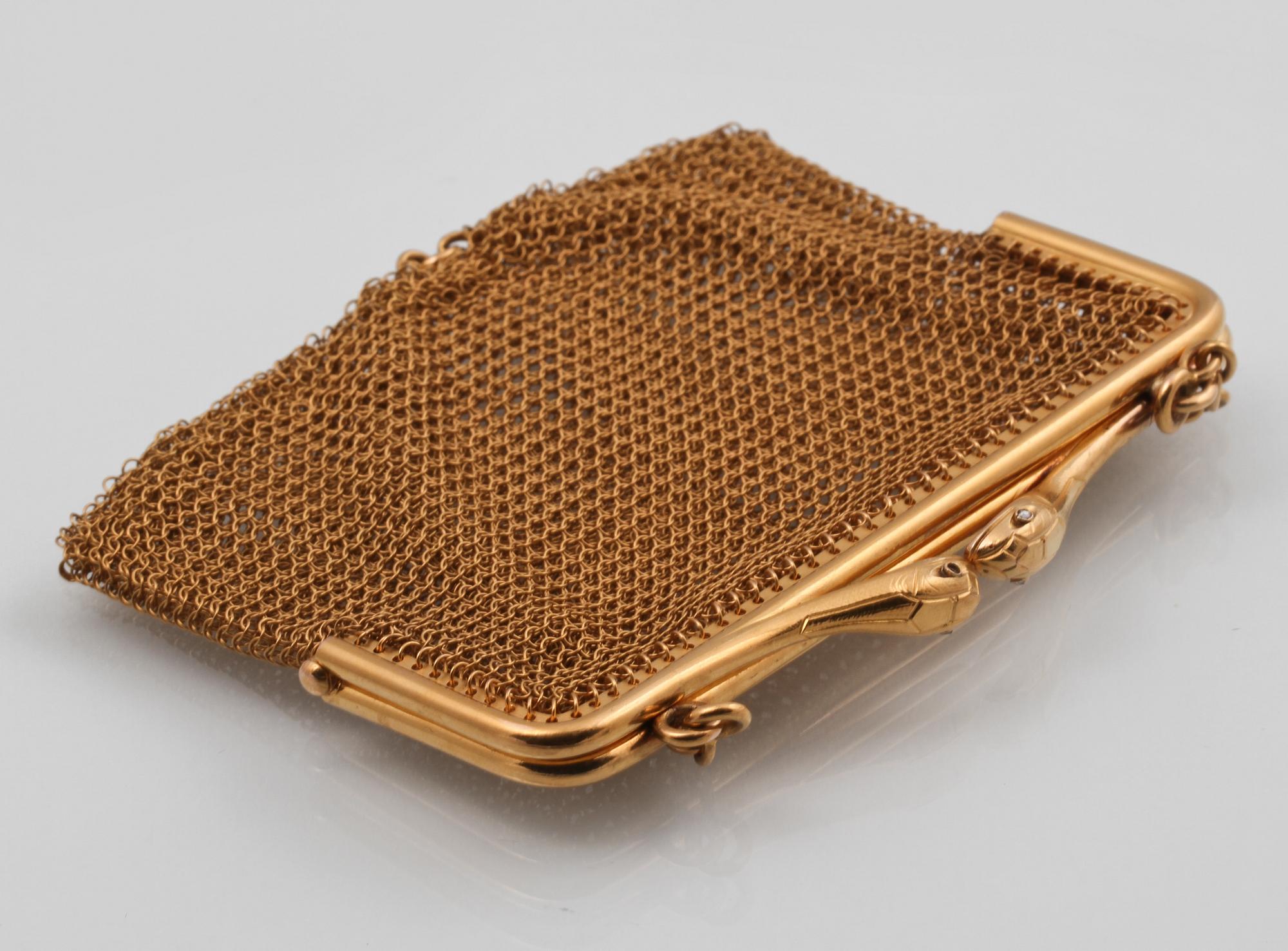 AFTONVÄSKA, 18K guld med fasettslipade diamanter, utländska stämplar. Vikt 96,2 gram.