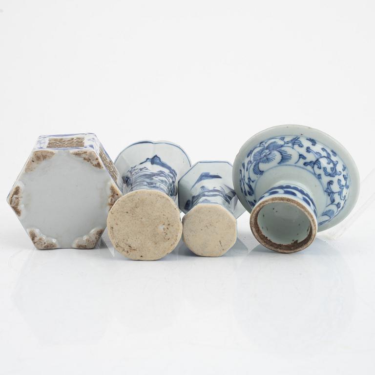 Ten blue and white porcelain pieces, China, 18th-20th century.