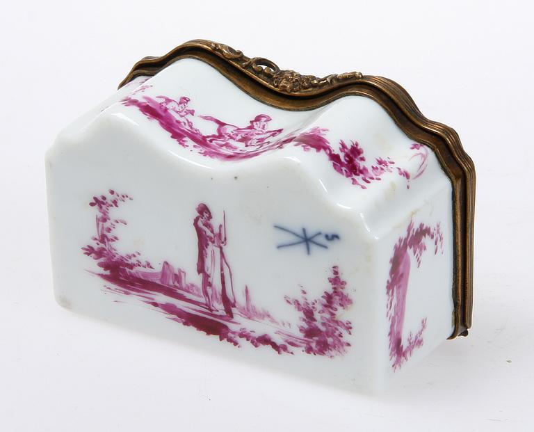 DOSA, porslin, rokokostil, 1800-tal.