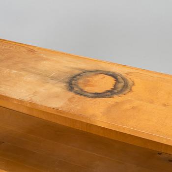 Aino Aalto, kirjahylly /kirjakaappi, malli 404, O.Y. Huonekalu- ja Rakennustyötehdas A.B, 1950-luvun alku.