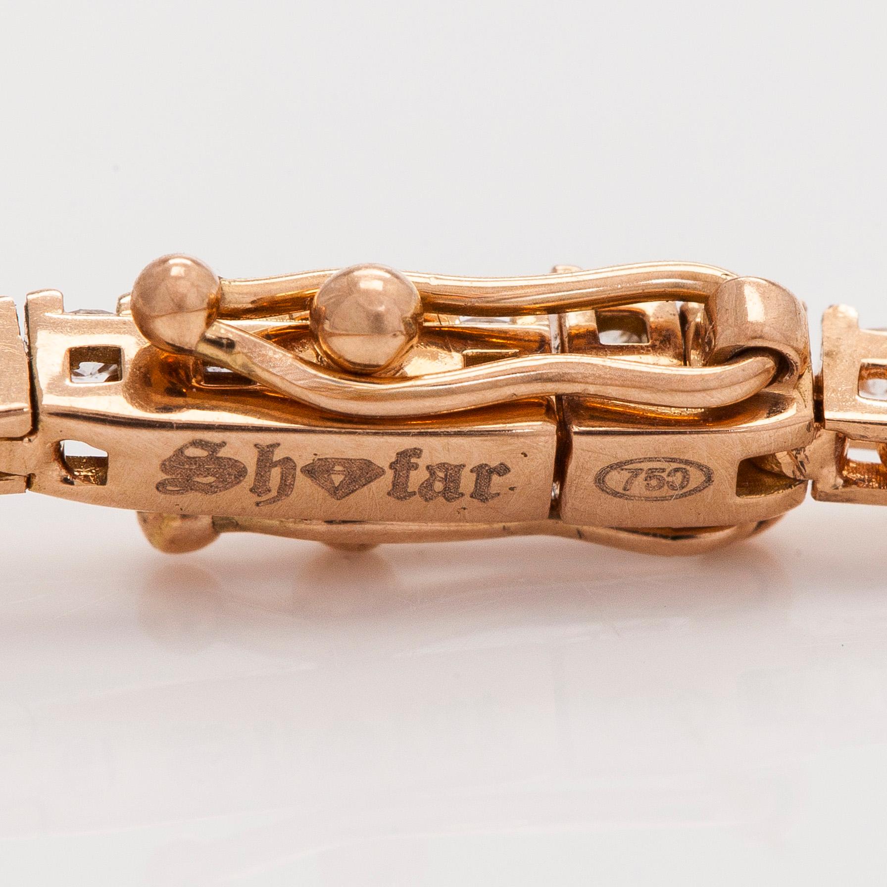 An 18K rose gold tennis bracelet with brilliant cut diamonds.