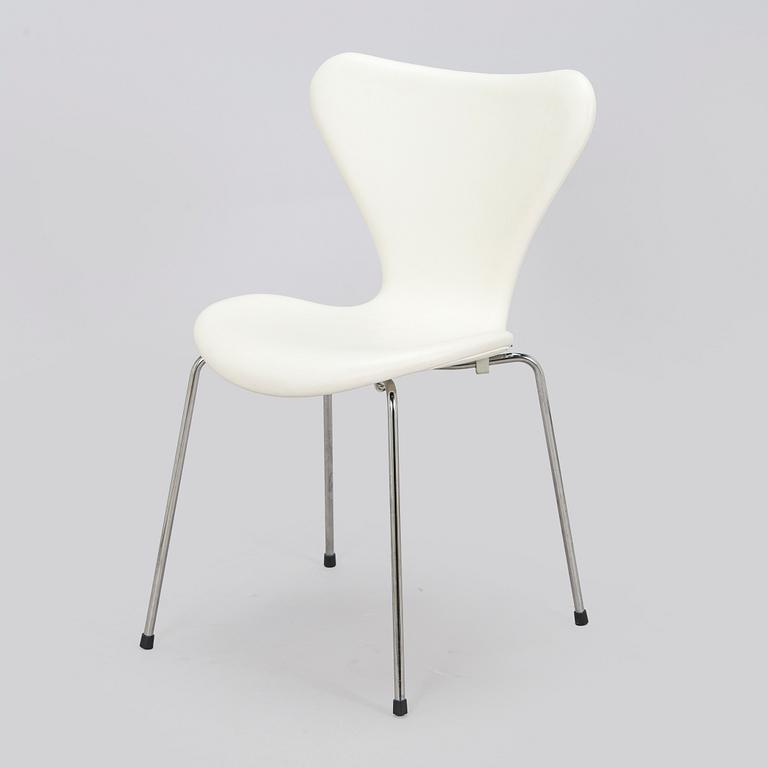 Arne Jacobsen, tuoli, "Seiska", Fritz Hansen, Tanska, 2015.