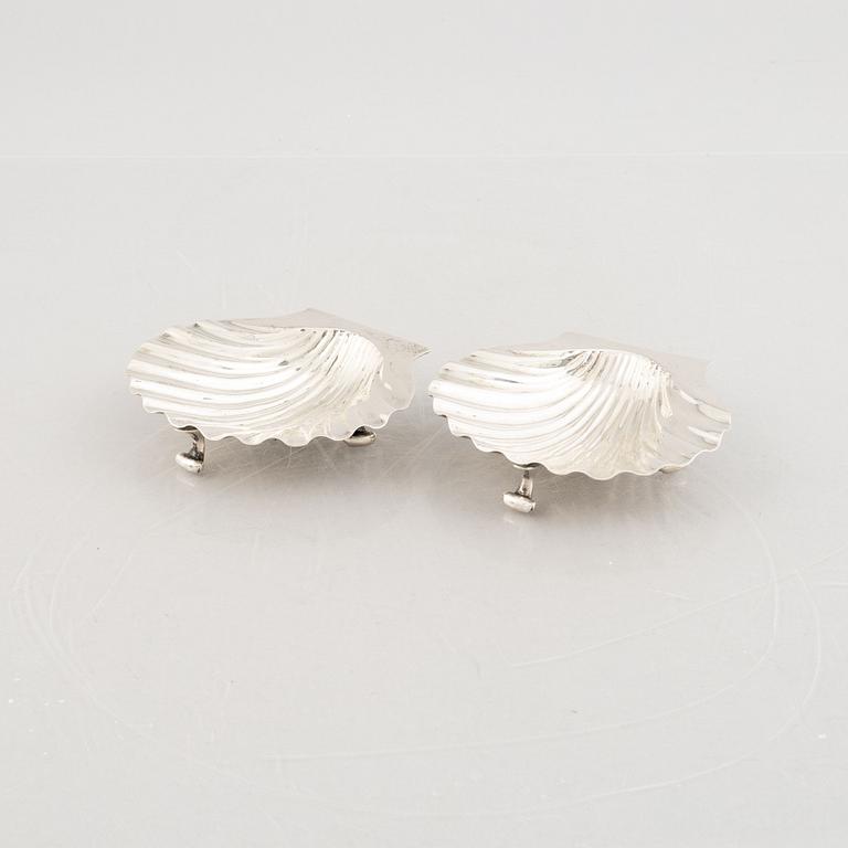 A pair of silver shell-shaped bowls, mark of Robert Dicker, London 1892.