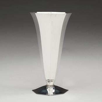 A Wiwen Nilsson vase, Lund 1933.