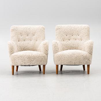 Carl Malmsten, A pair of Samsas easy chairs, second half of the 20th century.