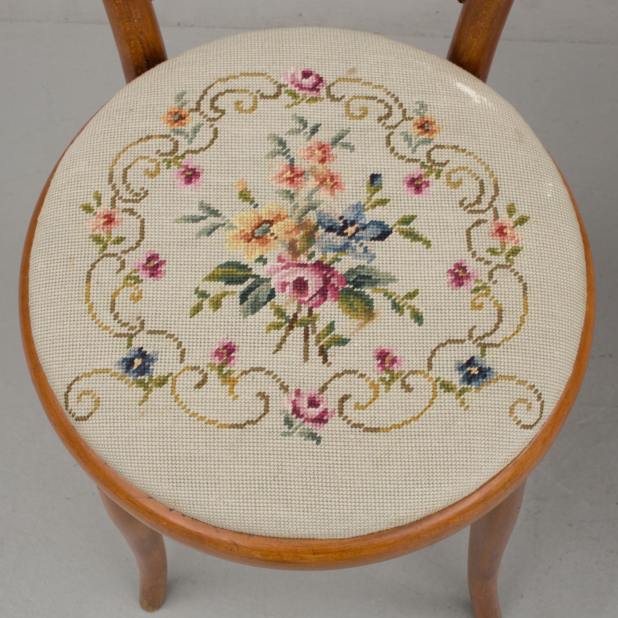 STOLAR, två stycken, Thonet, 1900-talets början.