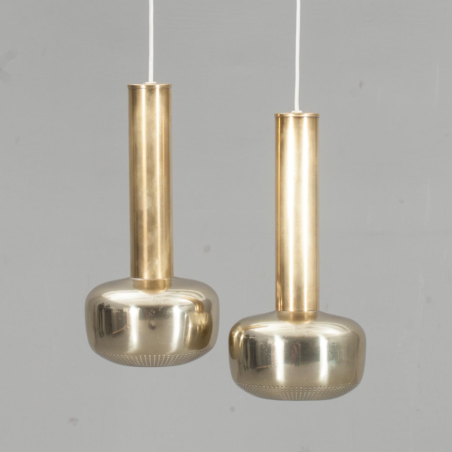 TAKLAMPOR, ett par, Wilhelm Lauritzen för Louis Poulsen, 1900-talets andra hälft.