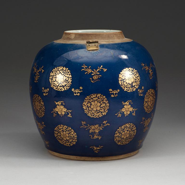 KRUKA, porslin. Qing dynastin, Qianlong (1736-95).