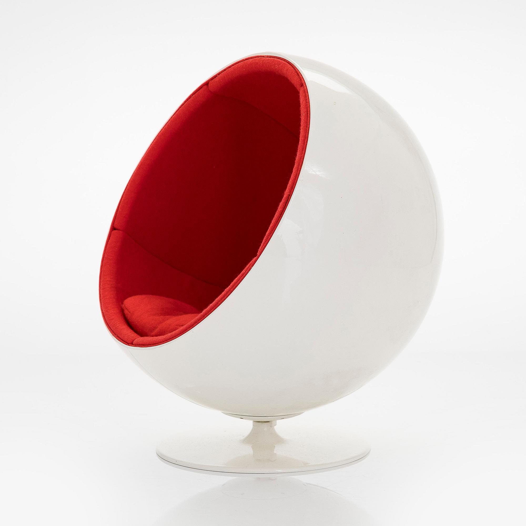 Eero Aarnio, miniatyyri, "Pallotuoli" Vitra Design Museum.