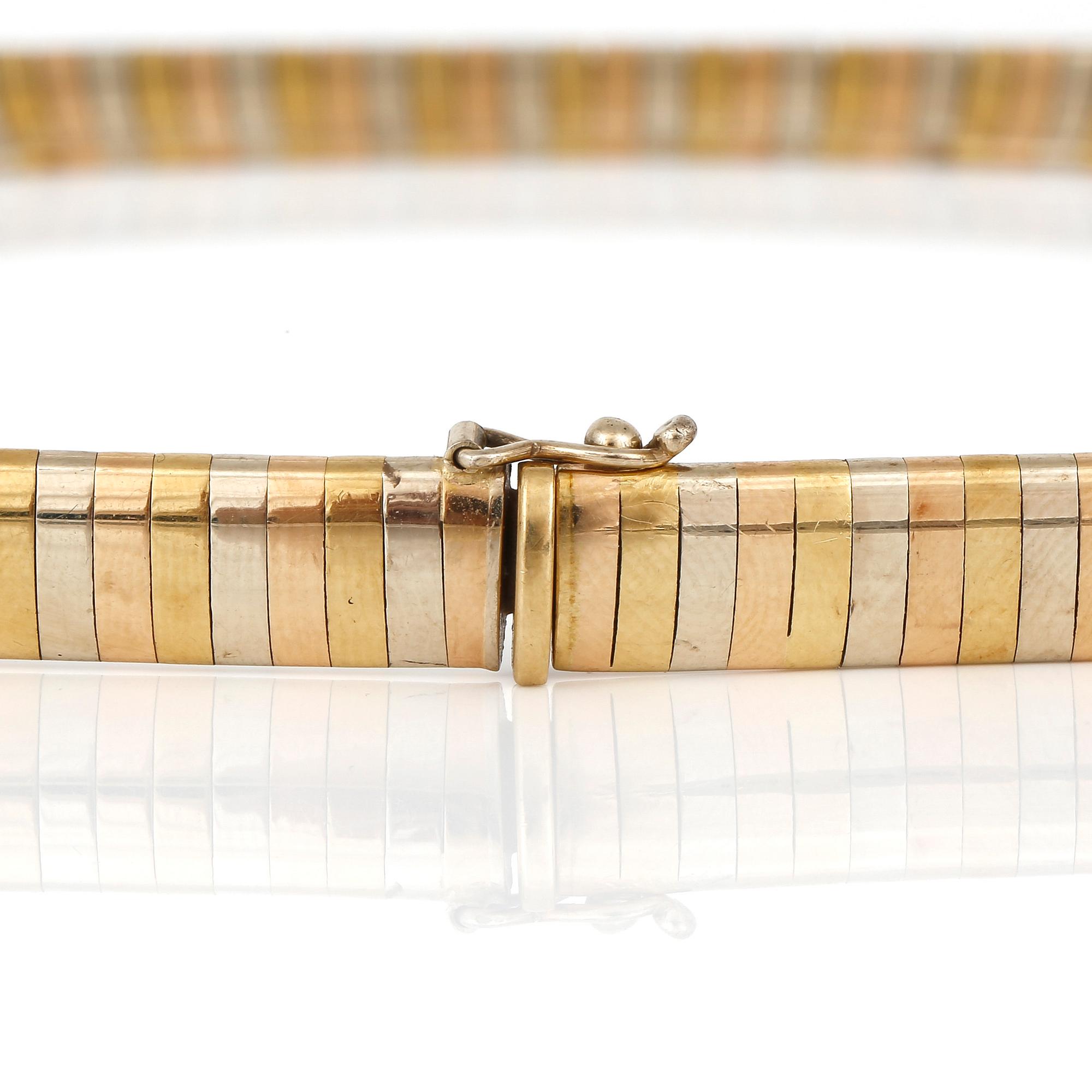 COLLIER, trefärgade 18K guld, Italien. Total vikt ca 56 g.