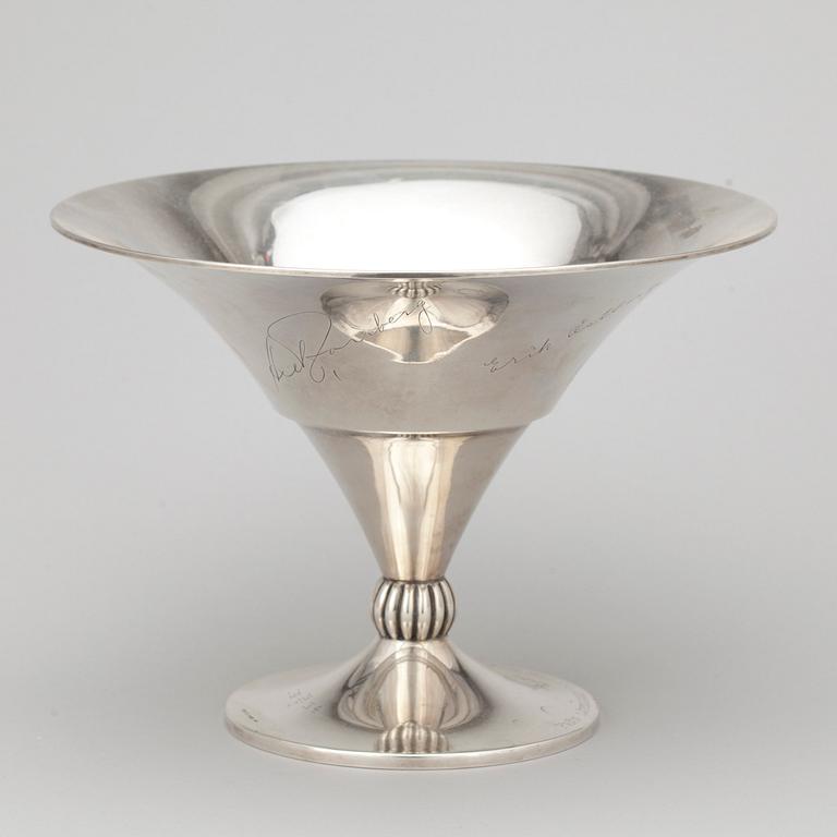 SKÅL PÅ FOT, silver, KGMG-AB, Uppsala, 1931/32. Vikt 289 gram.