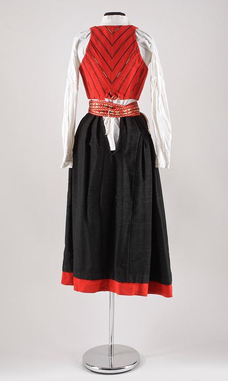 FOLKDRÄKT, Delsbo, 1898/1980-tal.