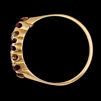 RING, 18 k guld med diamanter och röda stenar, England, 1900-talets första hälft. Total vikt ca 3 gram.