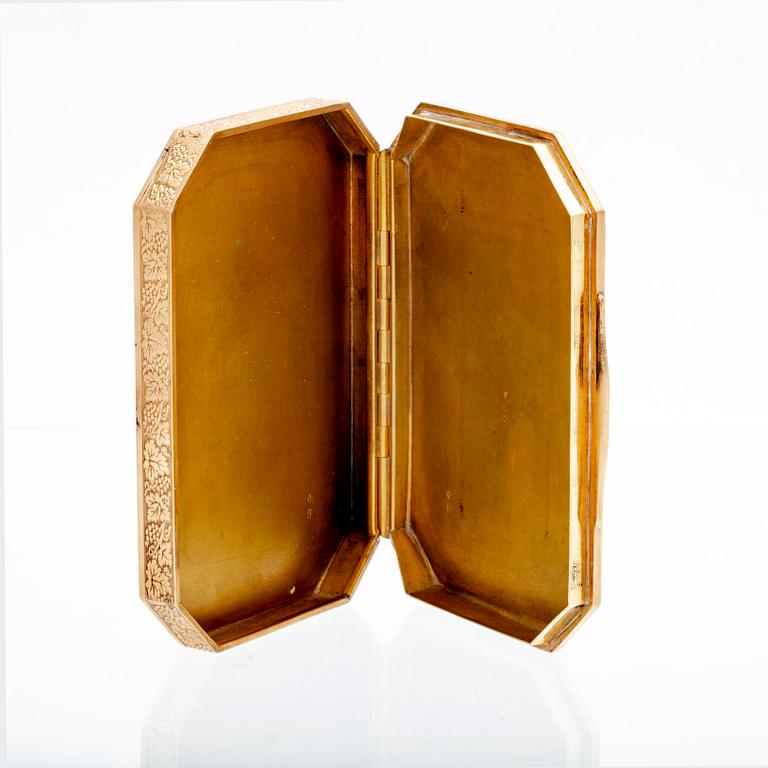 A 20th century 14K gold cigarette case, weight 105,7 grams.