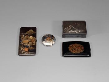 450. ETUIER, 4 stycken, silver och brons. Japan, 1900-tal.