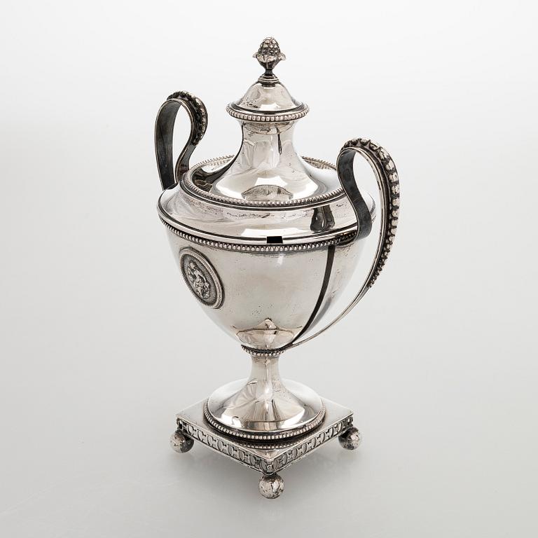 A lidded silver sugar bowl, GAB, Stockholm 1896.