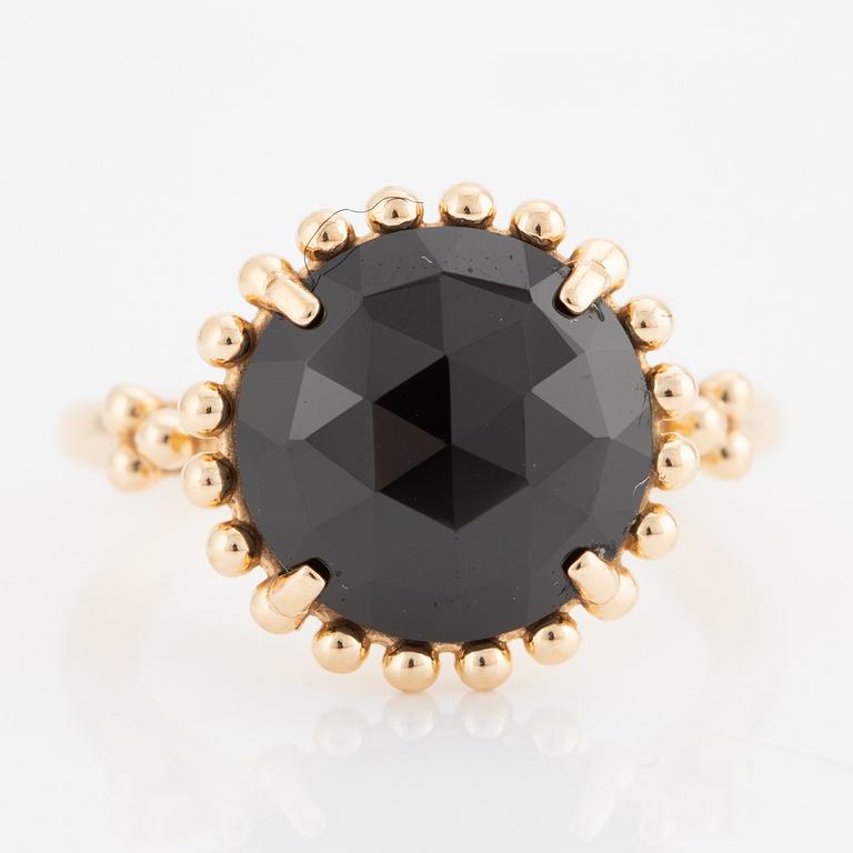 Ring 14K with black stone, possibly spinel, Pandora.