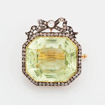 468. A heliodor brooch set with old- and rose-cut diamonds.