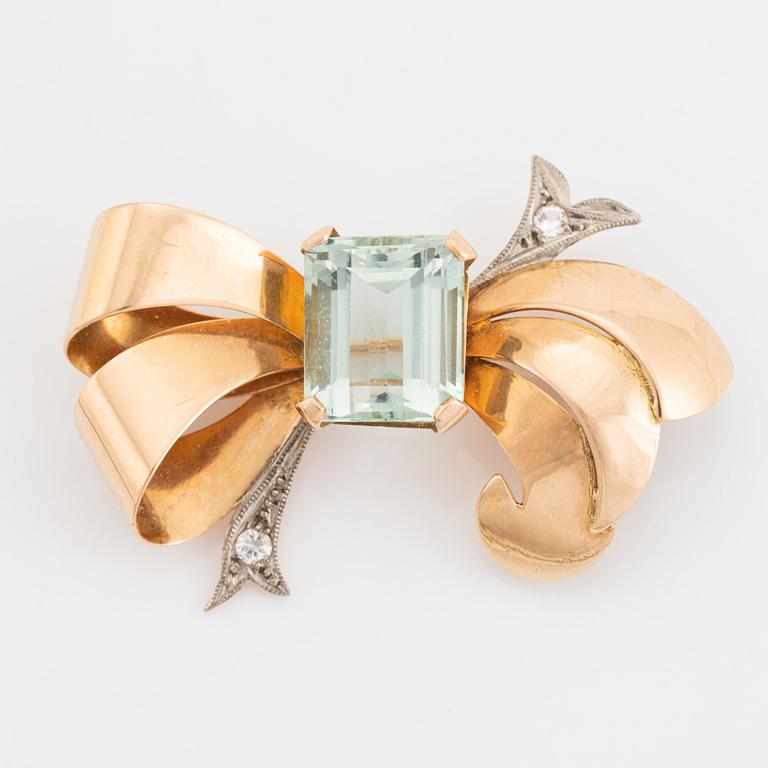 Gold and emerald cut aquamarine brooch.