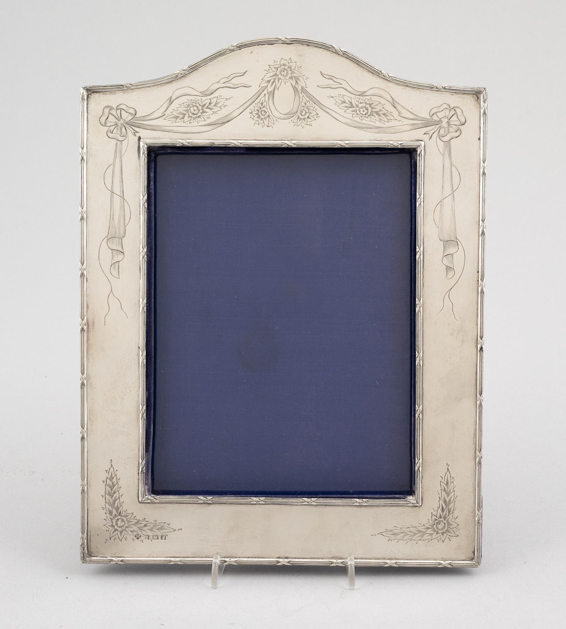 Fotoram, silver, Richard Martin, Ebenezer Hall & Co, Brimingham, England, 1905.