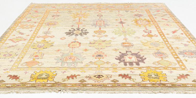 A  west Persian carpet of "Arts and Crafts design, 21 century, c 347 x 286 cm.