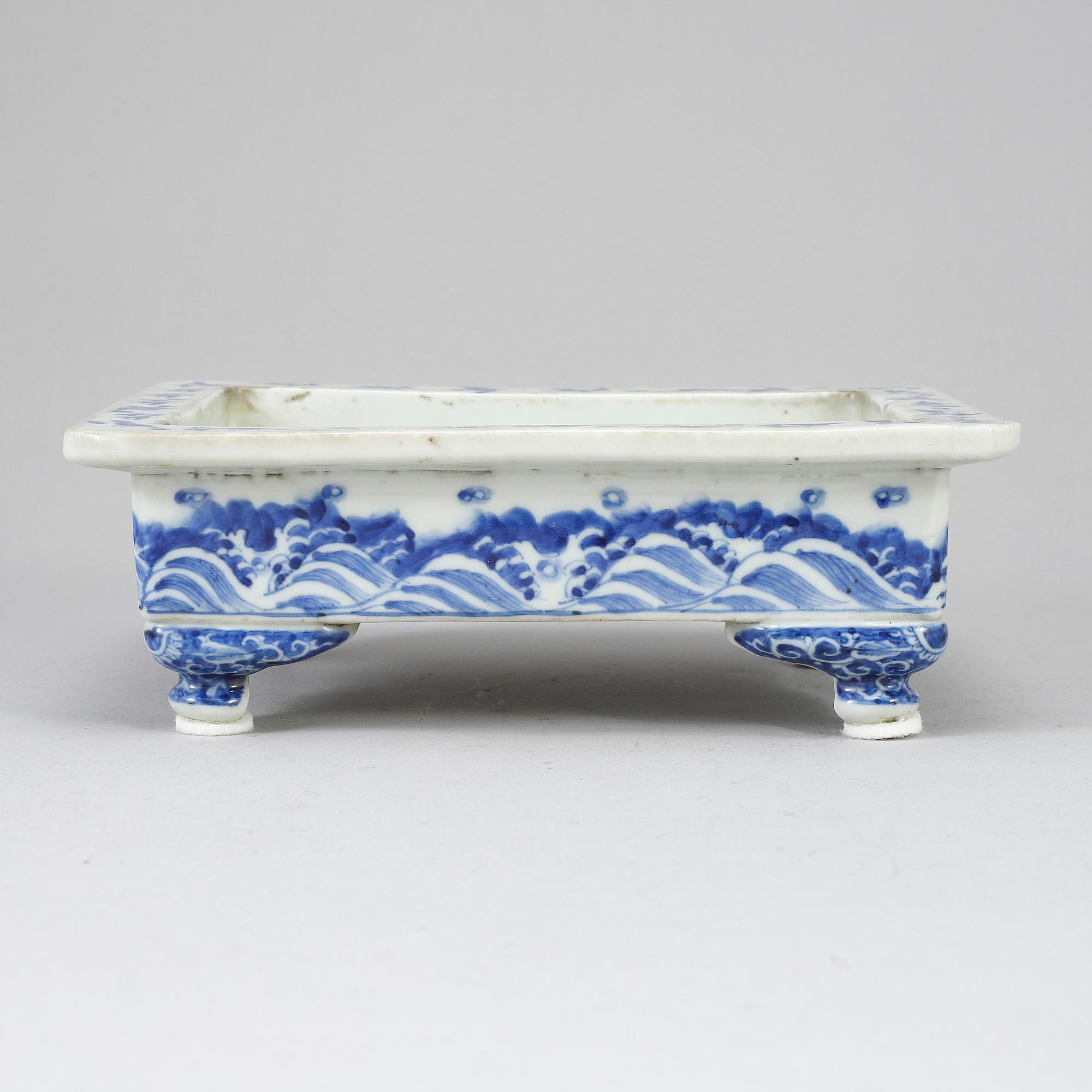 A blue and white censer, Japan, Meiji (1868-1912).