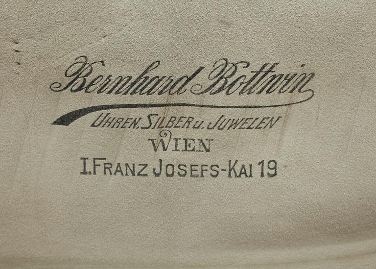 SCHATULL MED SILVERBESTICK, 132 delar, Österrike, 1800/1900-tal. Tot. vikt exkl. schatull ca 7323g.