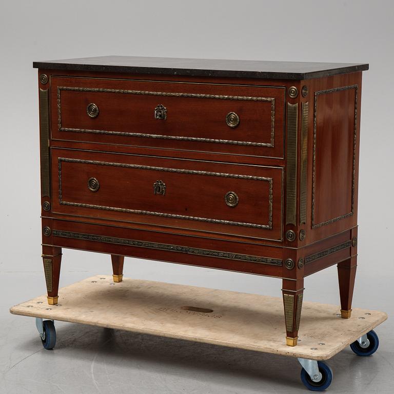 A gustavian style chest of drawers. First half of the 20th century.