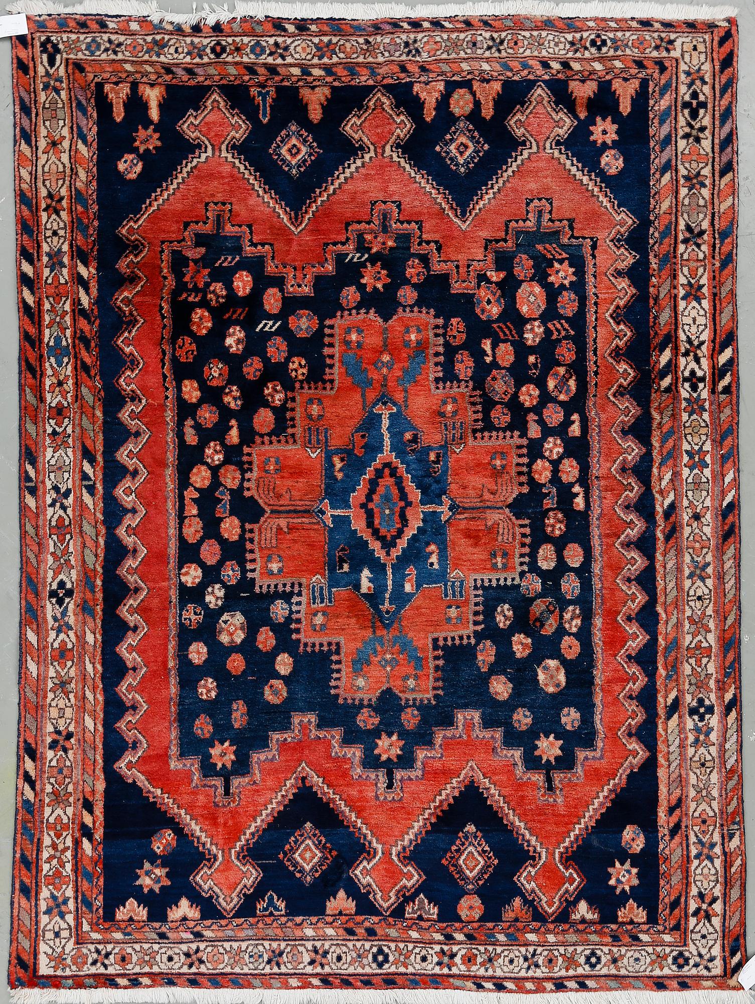 MATTA, persisk. Ca 217x161 cm.