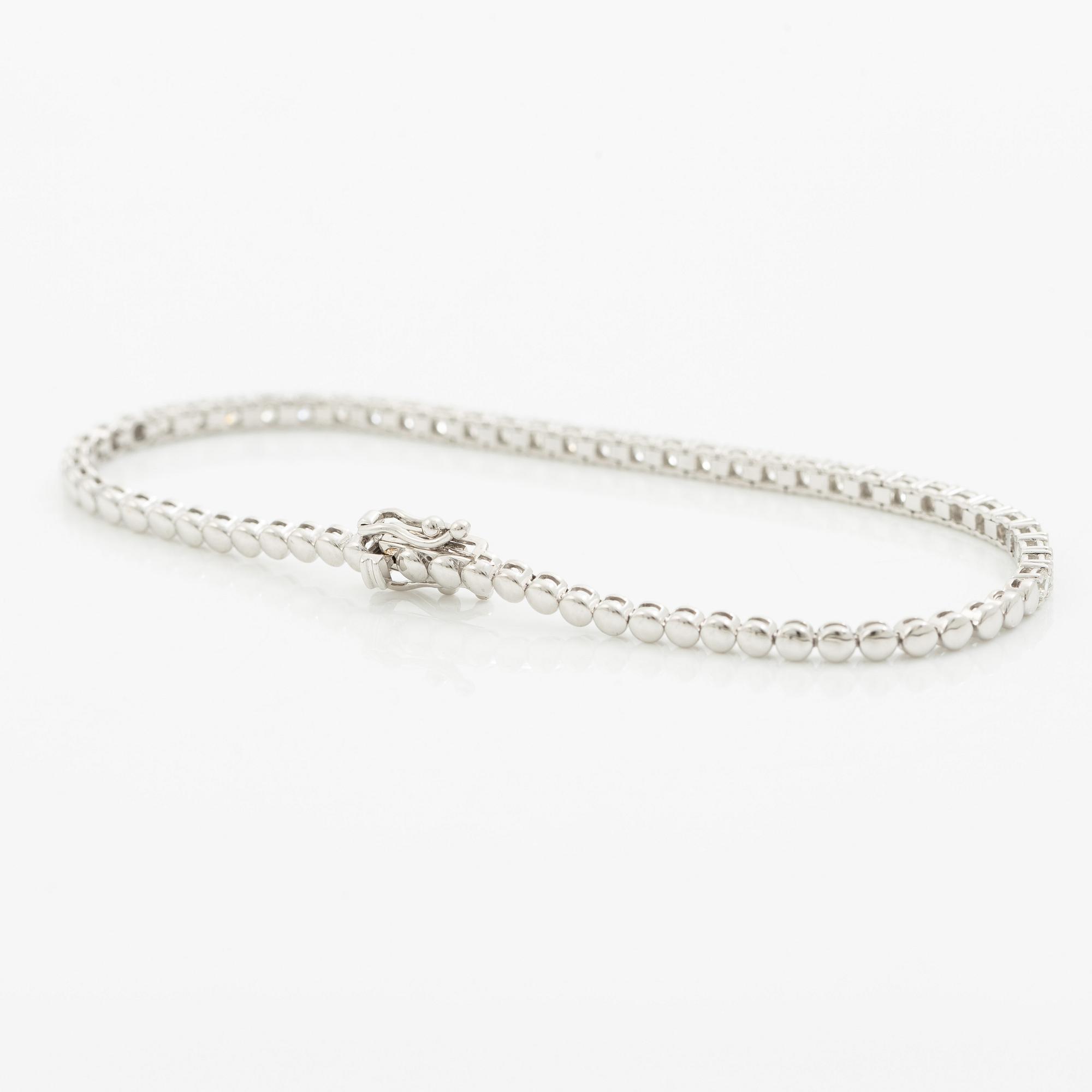 Bracelet 18K white gold with brilliant-cut diamonds.