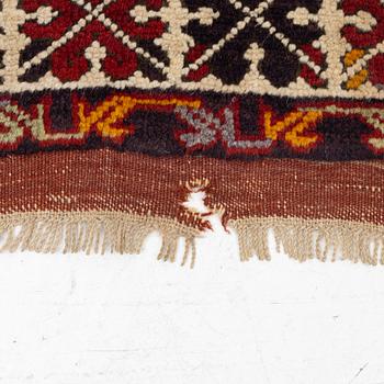 Matta, semiantik Kazak, ca 335 x 123 cm.