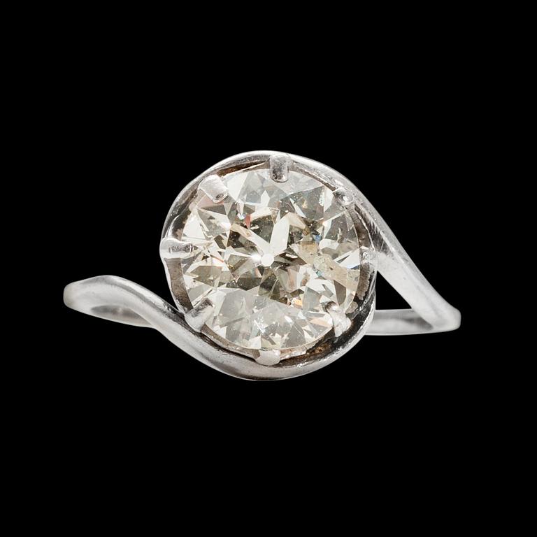 RING, platina, antikslipad diamant ca 2.5 ct. skiftande/I. Storlek 17. Vikt 5,8 g.