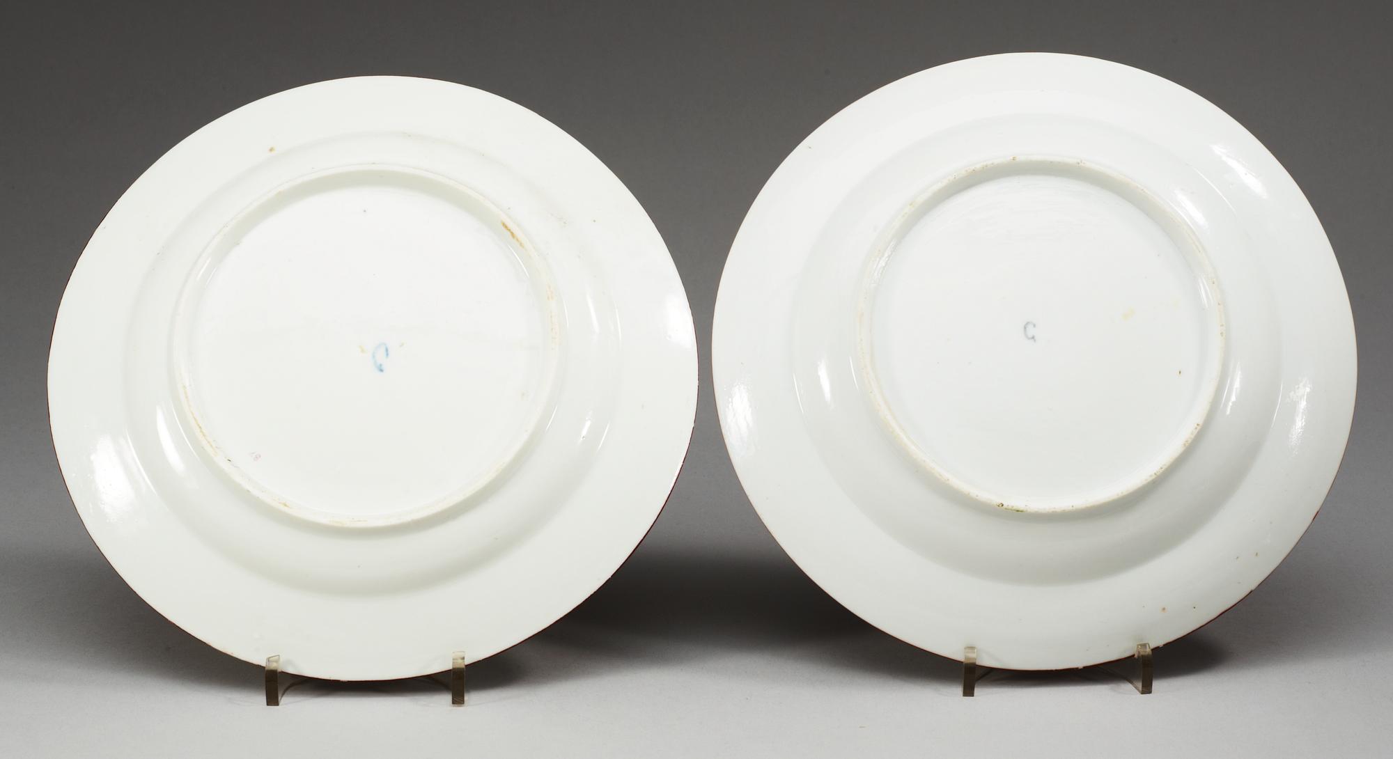 A set of five Gardner dinner plates, ca 1800.