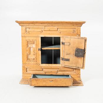 Hanging cabinet, Baroque, probably Norwegian, 18th century.