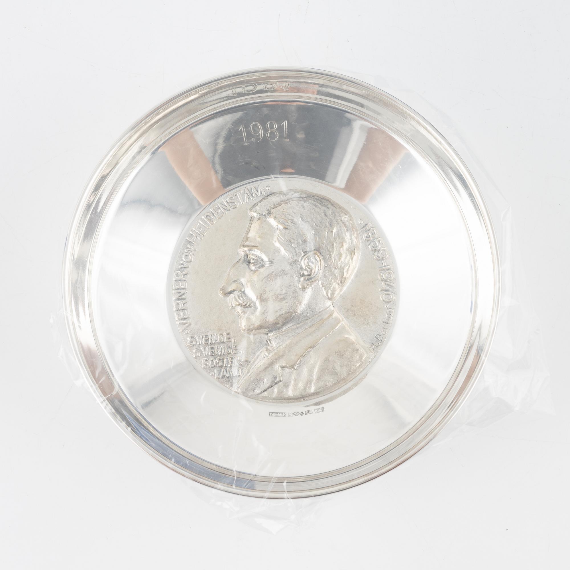 Årsskålar/årstallrikar, 8 st, silver, GEWE, Malmö. 1975-81.