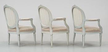 KARMSTOLAR, tre snarlika. Stockholmsarbeten, 1700-talets slut. Gustavianska.