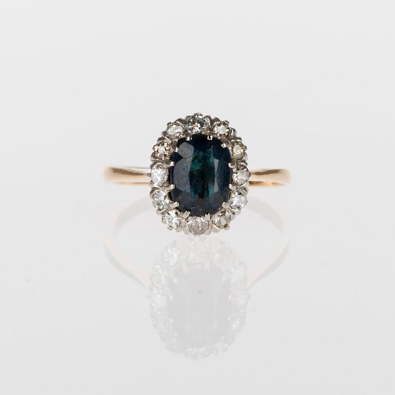 RING, 18K guld, safir, diamanter. Svenska stämplar. Vikt ca  3,2 g.