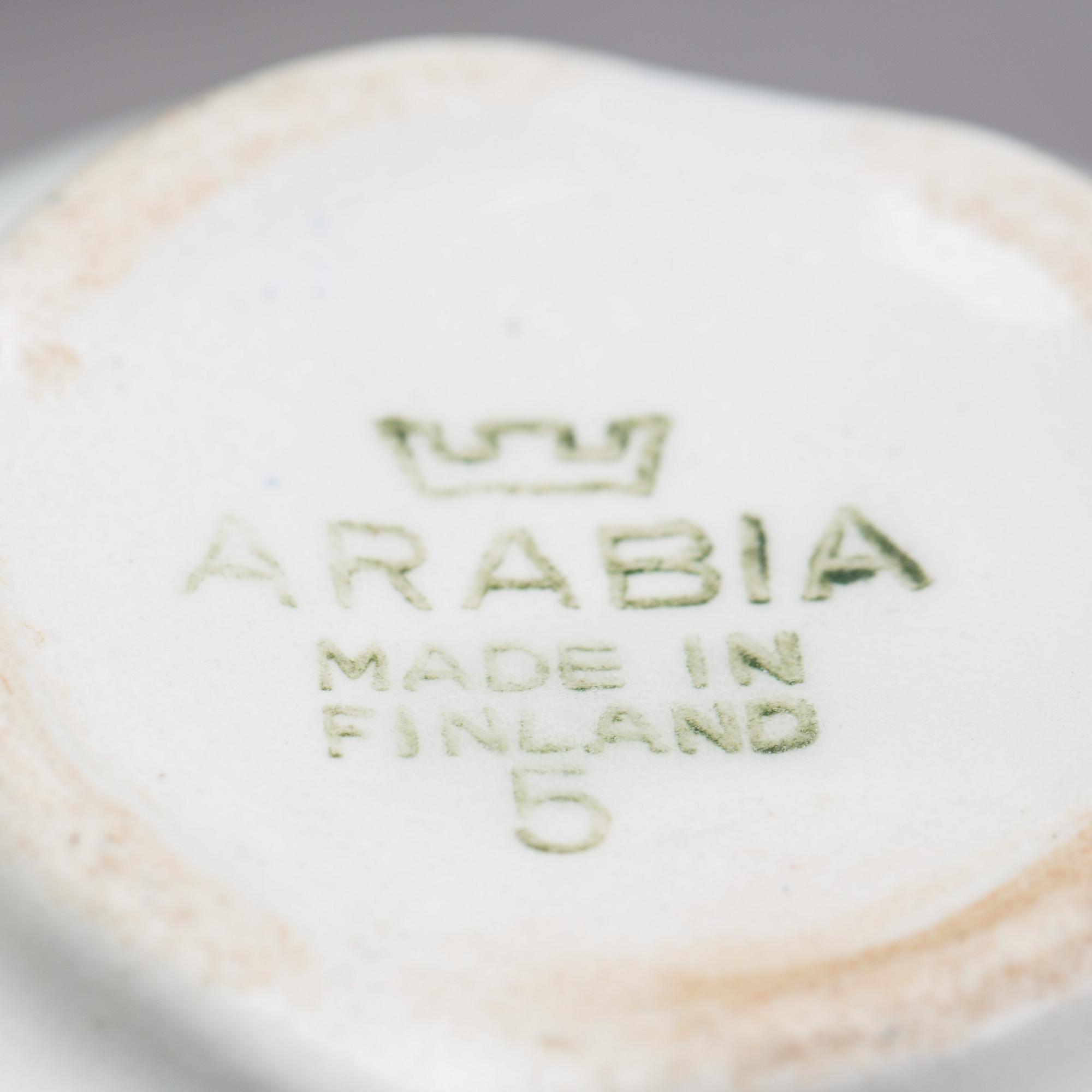 A "Blått landskap" Arabia eartheware dinner service.