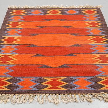 MATTO, flat weave, ca 199 x 137 cm, a signature, Sweden around the 1950's-60's.