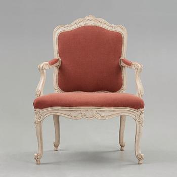 KARMSTOL. Stockholmsarbete, i Olof Höglanders art (mästare i Stockholm 1750-1765). Rokoko. En senare kopia medföljer.