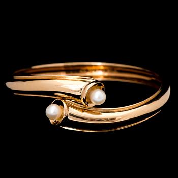 AN ELIS KAUPPI BRACELET, cultured pearls, 14K gold. Kupittaan Kulta, Turku Finland 1957.