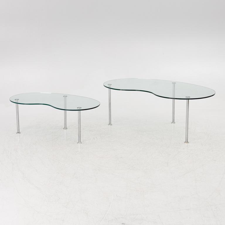A pair of coffee tables, second half of the 20th Century.
