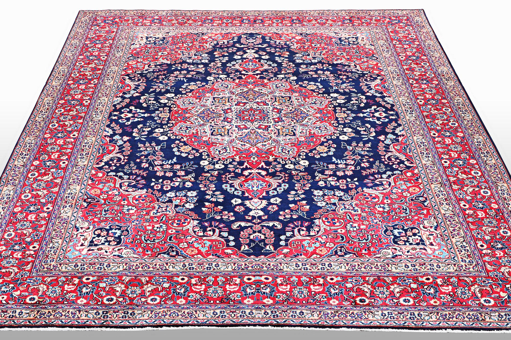 Carpet, Tabriz, ca 404 x 294 cm.