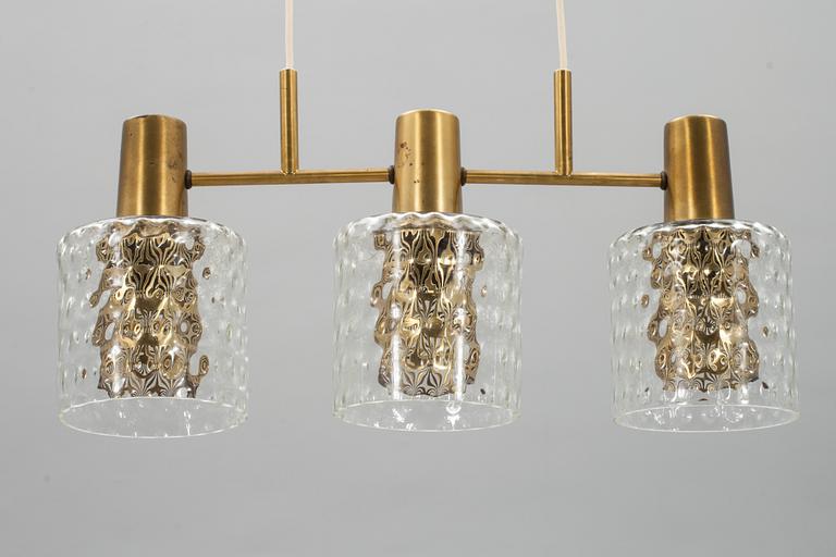 TAKLAMPA,  mässing och glas. 1900-talets mitt.