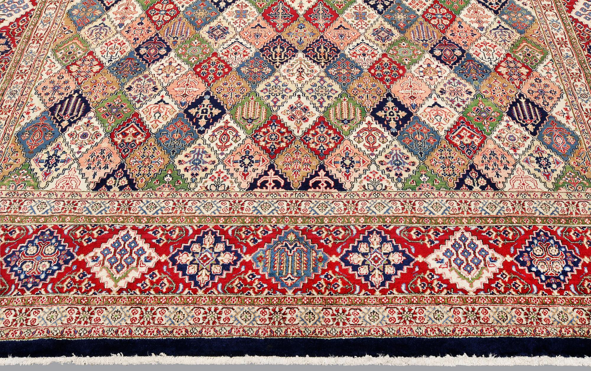Carpet, Saruk, 363 x 268 cm.