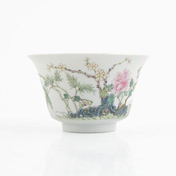 A porcelain bowl, China, 20th century.