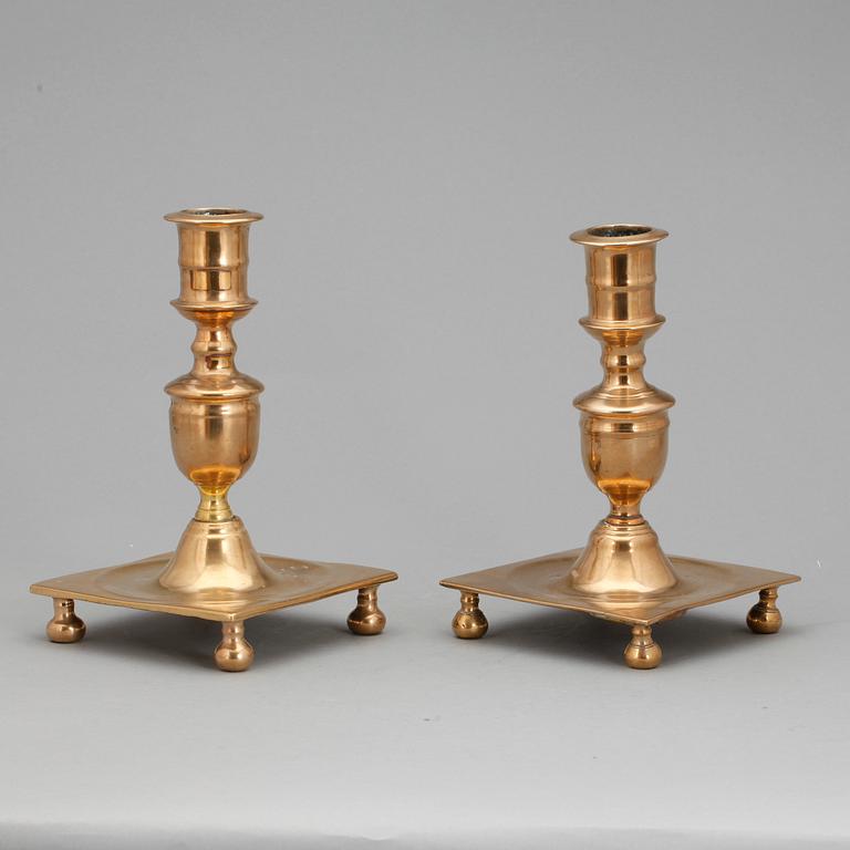 LJUSSTAKAR, ett par, mässing, Barock, 1600/1700-tal.