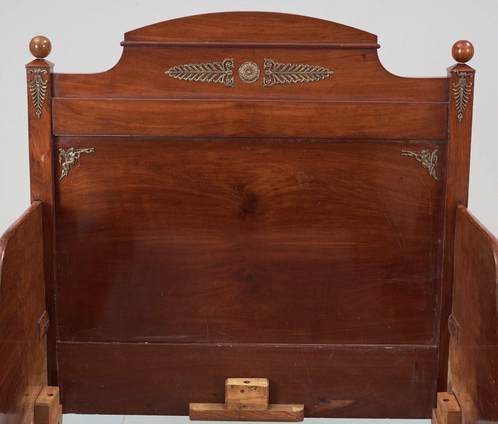 SÄNGRAM, empirestil, 1800-talets slut.