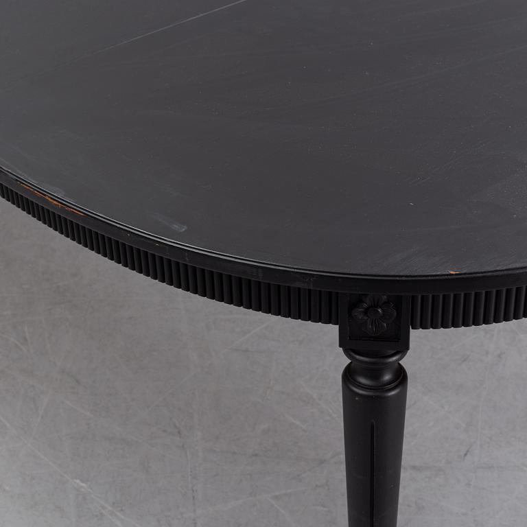 A painted Gustavian style dining table, second half of the 20th Century.