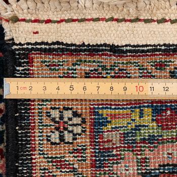 Carpet, Bakhtiari. approx. 333 x 210 cm.